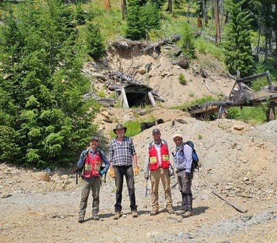 Metallis geological team with property owner Dan Yanke outside the Rufus Adit, the Greyhound Property. (CNW Group/Metallis Resources Inc.)