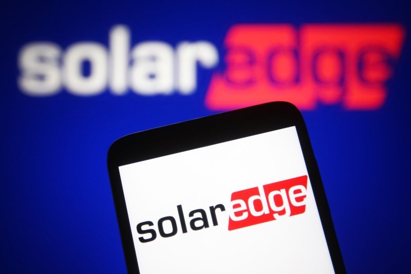 SolarEdge shares hold steady price target amid layoffs By Investing.com