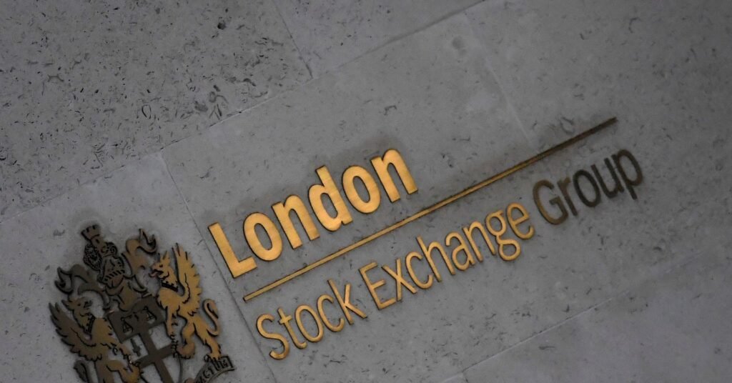 London’s FTSE 100 extends recovery to second day on financials, corporate earnings boost
