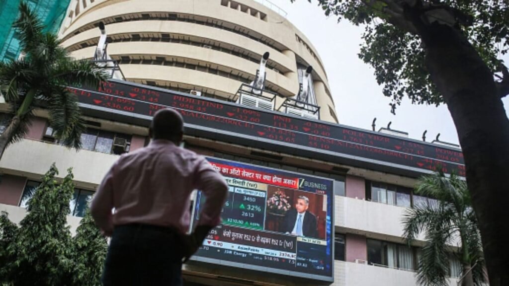 Sensex Falls For 7th Day, ends 61 Points Lower; Nifty Flat; Maruti, Axis Bank Down 2% Each | Markets News
