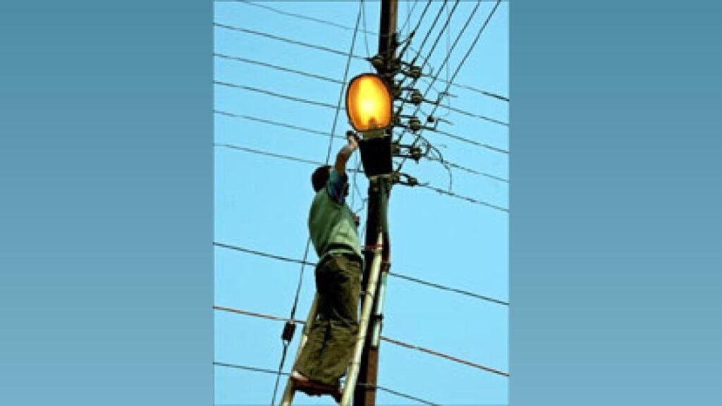 EHV Tower Failures: Govt Asks Utilities for Maintenance: Rediff Moneynews