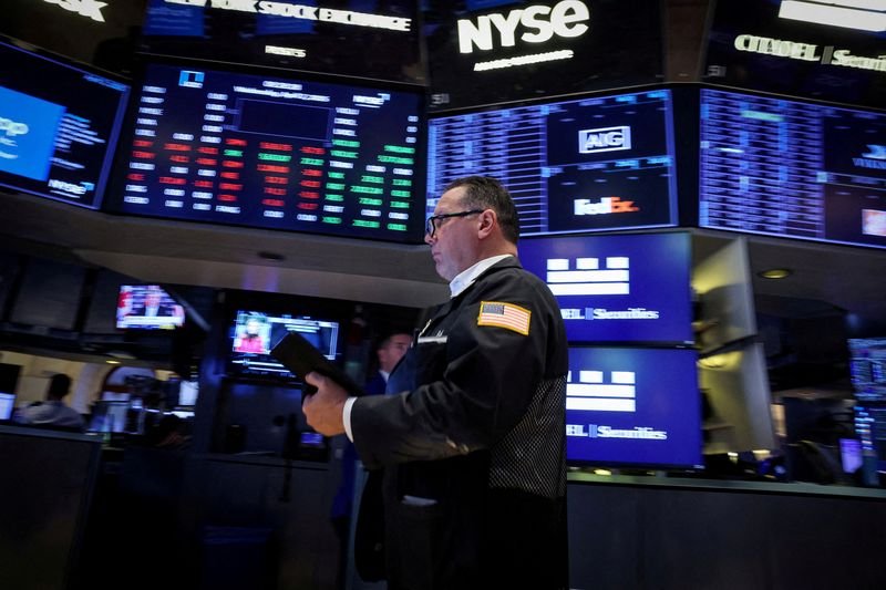 U.S. stock futures steady; earnings, retail sale data awaited By Investing.com