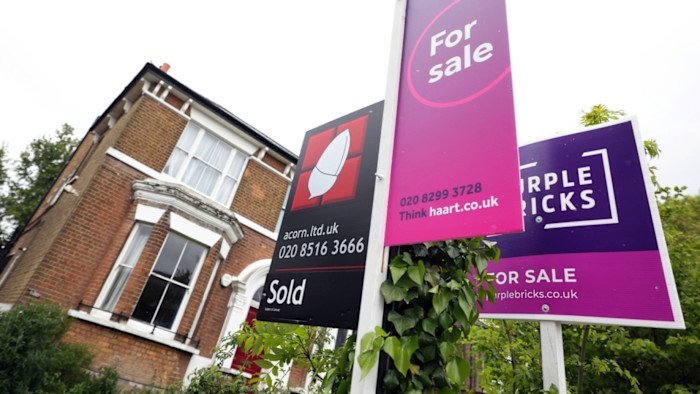 UK mortgage approvals fall to lowest level in 2 years