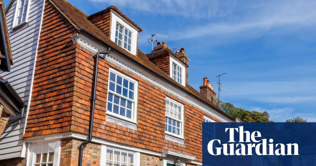UK house prices fall for first time this year amid rising mortgage rates | House prices