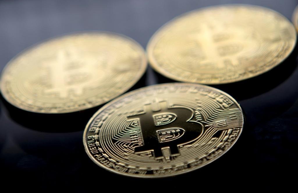 The $72,000 Resistance Wall: How Bitcoin Flipped a Vital Recovery Line Into a Bearish Barrier