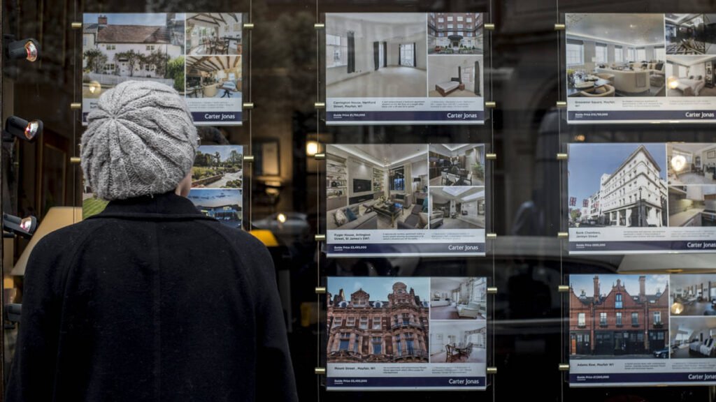 Average UK house price dipped by 0.1% in May amid global uncertainty – Halifax