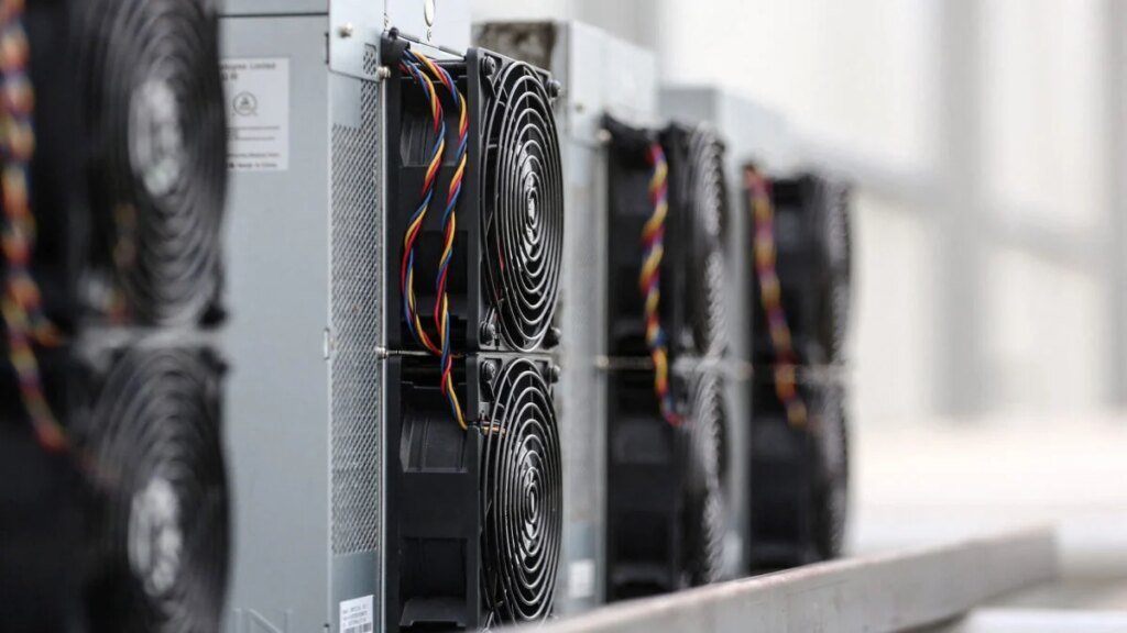 Bitcoin Miners Are Turning Off Their Rigs and Chasing AI Money