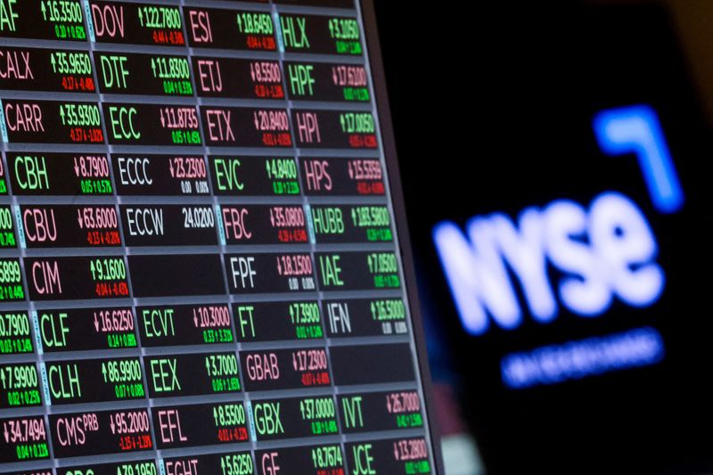 Dow up 500 points as stocks rebound after bruising tech sell-off; eyes on Micron By Investing.com