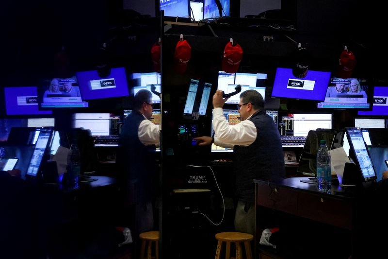 FTSE 100 today: Stocks down Trump’s Iran deal clock ticks down By Investing.com