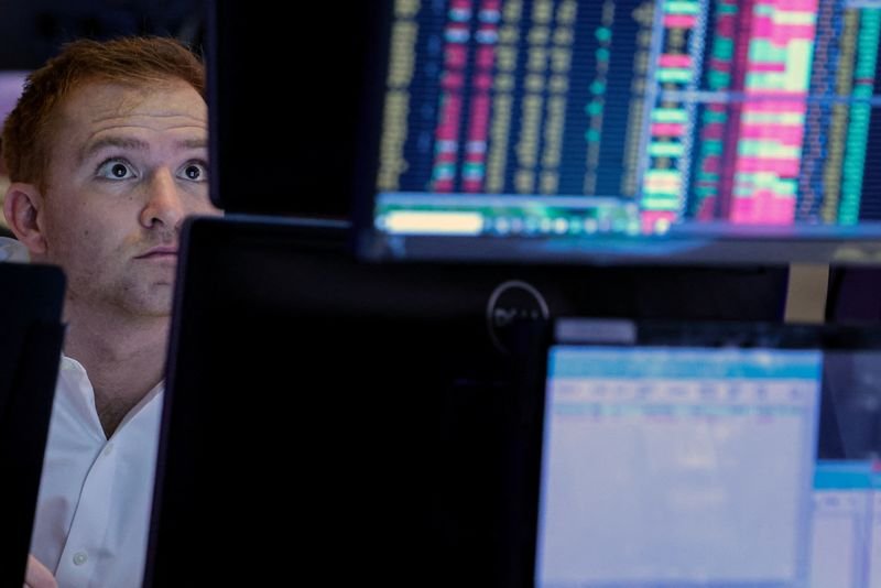 UBS identifies European sectors poised to gain from lower energy costs By Investing.com