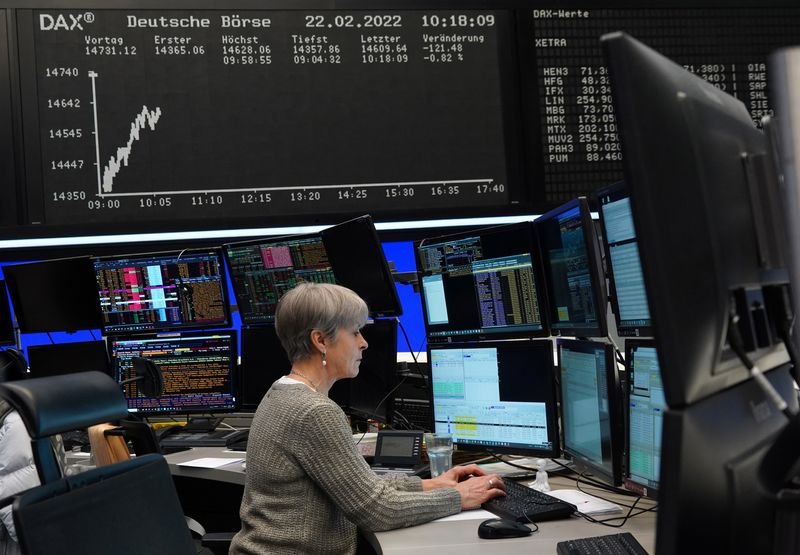 European stocks slide on Middle East flare-up; robust earnings limit weekly loss By Investing.com