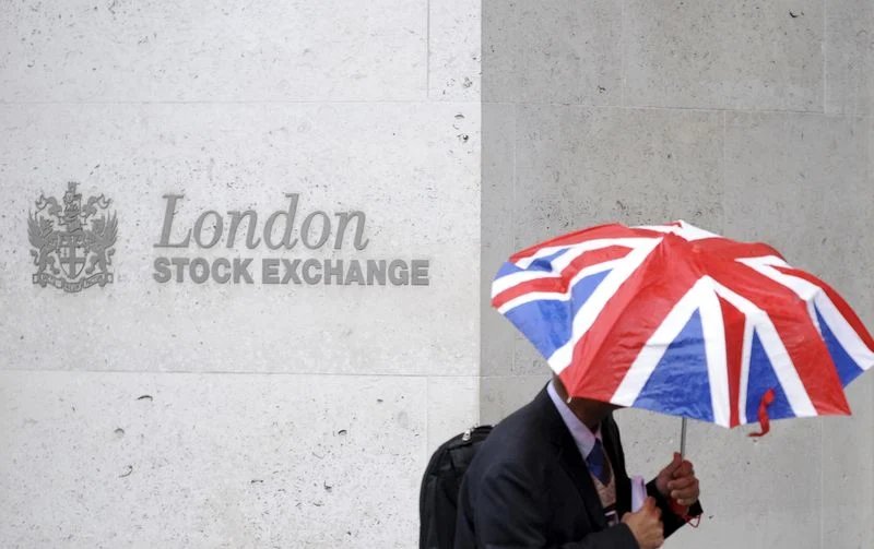 FTSE 100 today: Stocks close lower despite earlier tech rally By Investing.com