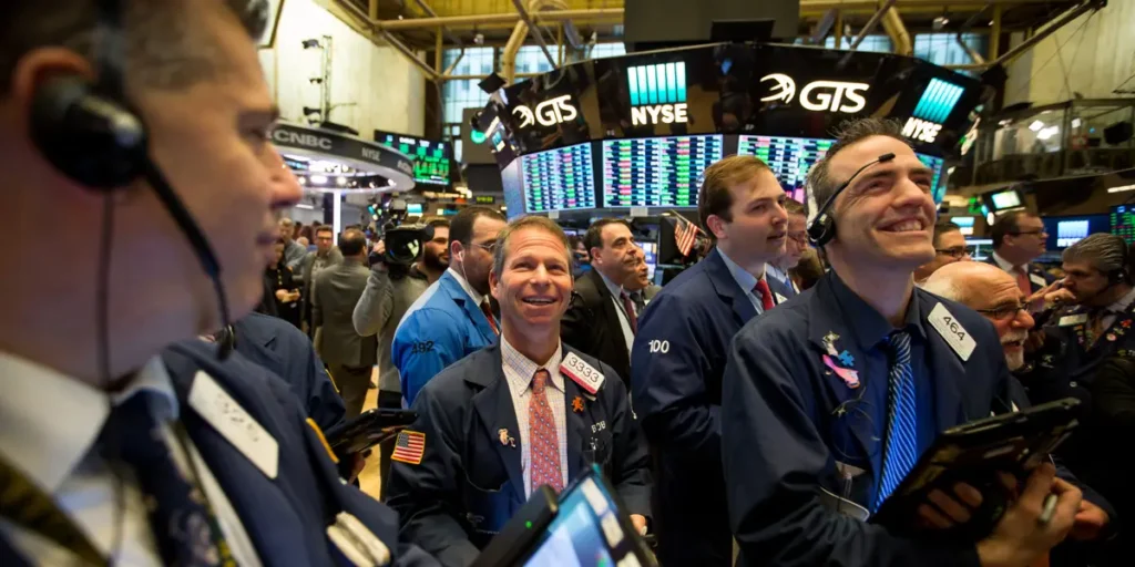 Stock Market Today: Major Indexes Notch Their Best Quarter in Years