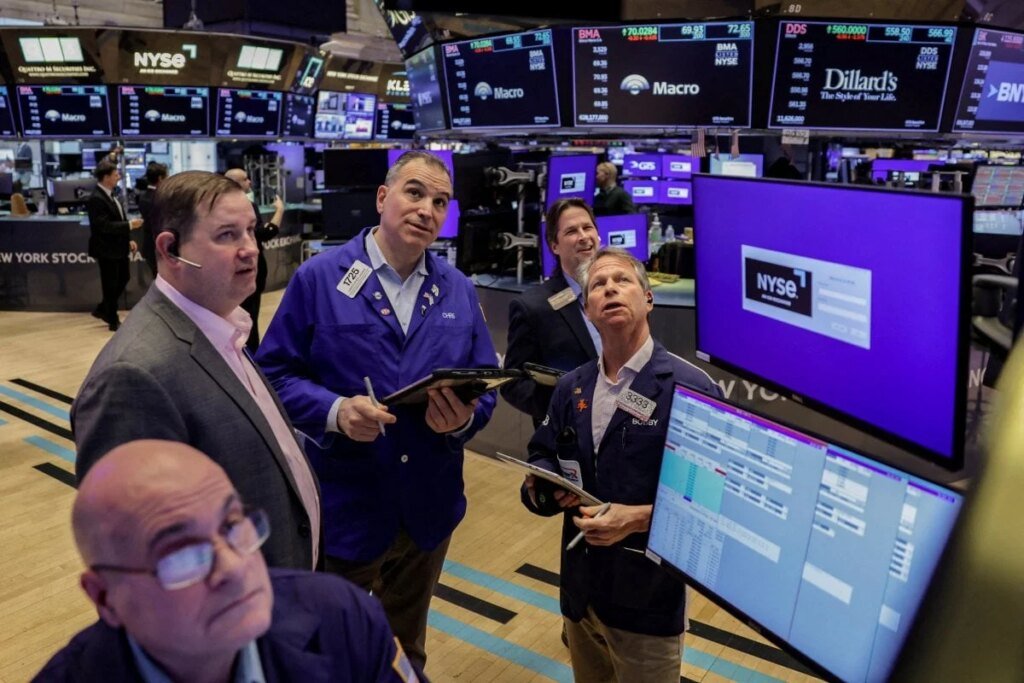Stocks snap two-week win streak as AI-trade bleeds, pushing chips into bear market By Investing.com