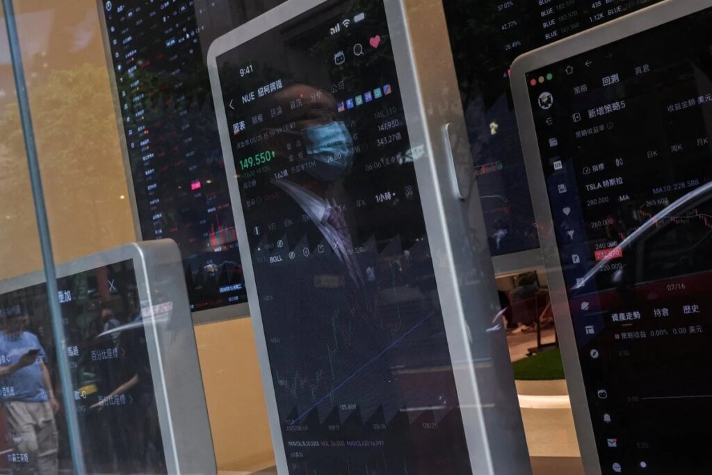 Futures muted, investors eye earnings