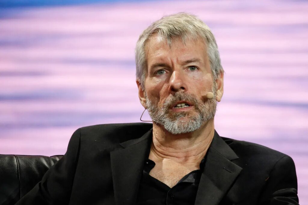 Michael Saylor Sells Bitcoin: Strategy Offloads $105 Million