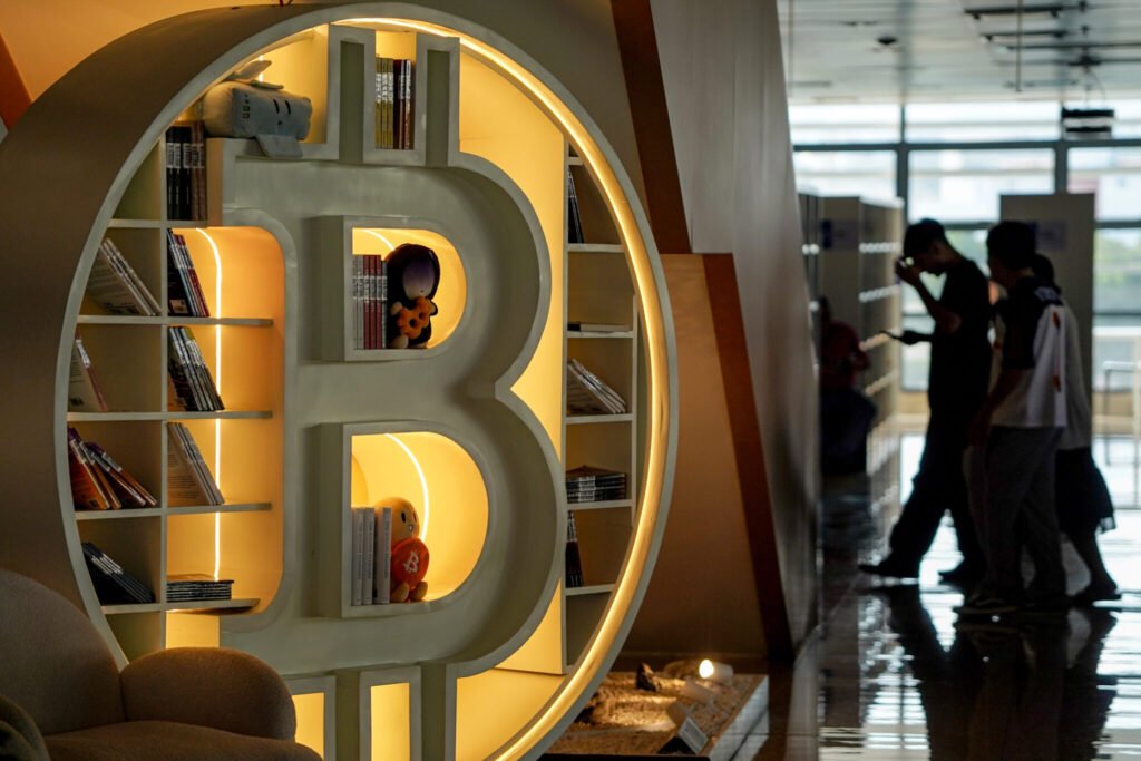 Hack of supposedly safe bitcoin tool tries faith of the devoted