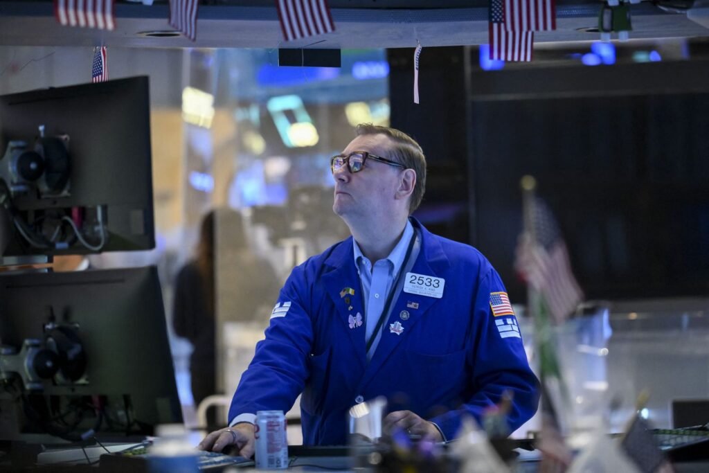 Stock Market Today: Major Indexes Advance After Losing Day for S&P 500, Nasdaq; Oil Prices Drop; Bitcoin Briefly Tops $80K