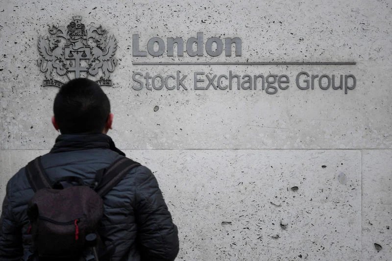 FTSE 100 today: Stocks fall as miners tumble amid Hormuz standoff By Investing.com