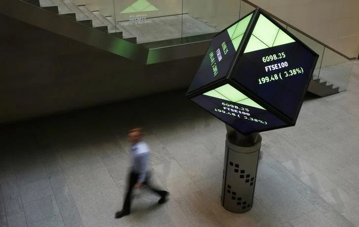 FTSE 100 posts 4-week win streak on precious metal miners boost, U.S. jobs data By Investing.com