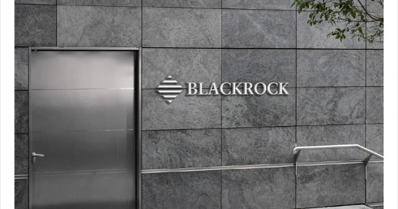 BlackRock’s IBIT ETF buyers scoop up $479M in Bitcoin this week as fear grips the market