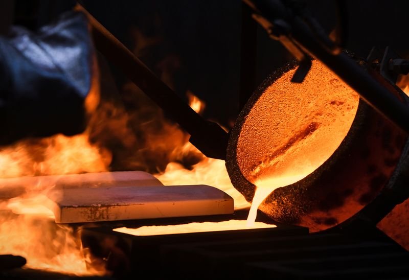 Gold slips amid firmer dollar, climbing oil prices, and advancing yields By Investing.com