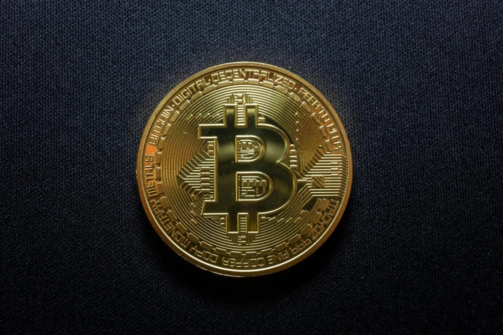 Bitcoin (BTC) Slides Under $77K as ETF Withdrawals Hit $462M — Rally Losing Steam?